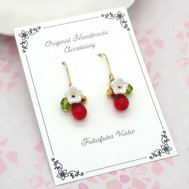 いちごピアス／イヤリング