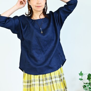 出番の多いアイテム♪シンプリーリネンブラウス：紺：長袖