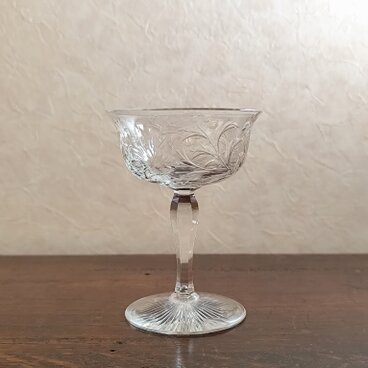 アンティーク　ヴィンテージ　美しく鋭い植物文 HAWKES社のクリスタルシャンパングラス　高10㎝[YG21］