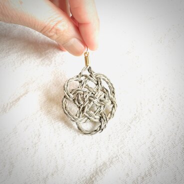 月桃のピアス　亀結び