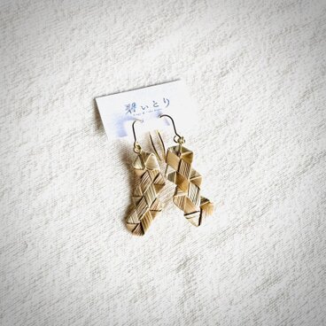月桃の組み紐ピアス