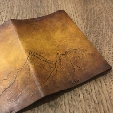 本革　山並み　カードケース