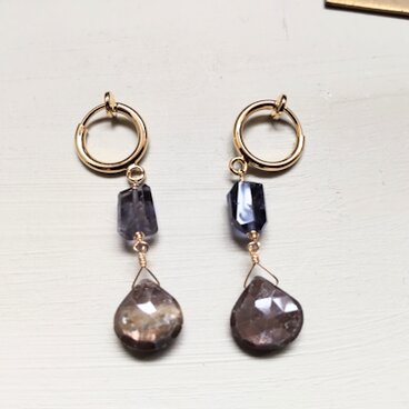 Gemstone earrings/ゴールデンシーンサファイア+アイオライト(ピアス,イヤリング)