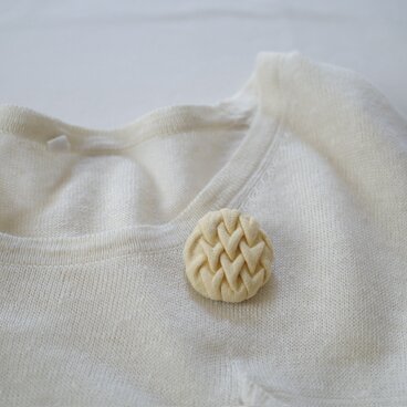 ブローチ・クリーム