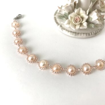 淡水パール の ビーズ編み ブレスレット　ピンク 桜色 パステルカラー フォーマル