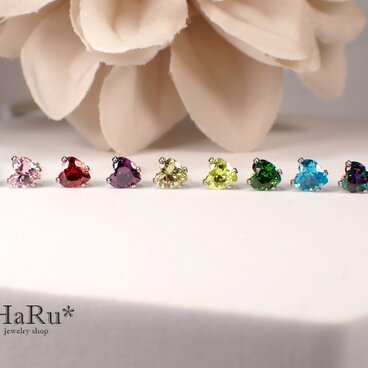 最高級キュービックジルコニアAAAAA（ハート／4ｍｍ）☆サージカルステンレスピアス（S）