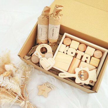 【送料無料】木のおもちゃ5点set・おなまえ積み木Sサイズ♡名入れ出産祝い（紙袋付き）