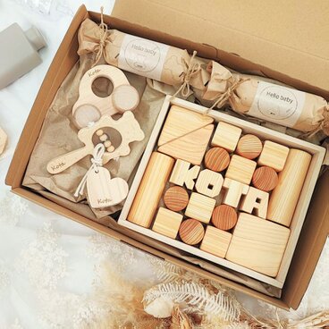 【送料無料】木のおもちゃ5点set・おなまえ積み木Mサイズ♡名入れ出産祝い（紙袋付き）