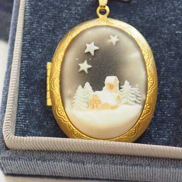 ヨーロッパアンティーク ロケットペンダント　ネックレス