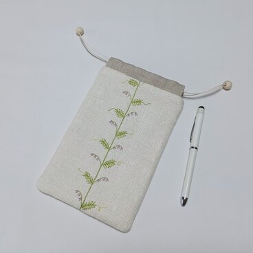 野花の刺繍巾着〜すずめのえんどう