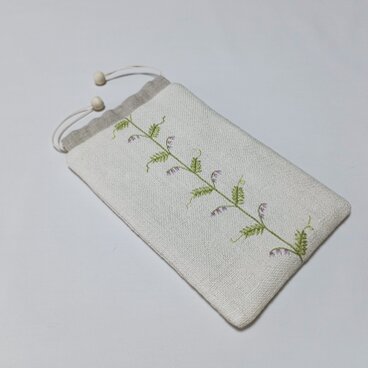 野花の刺繍巾着〜すずめのえんどう