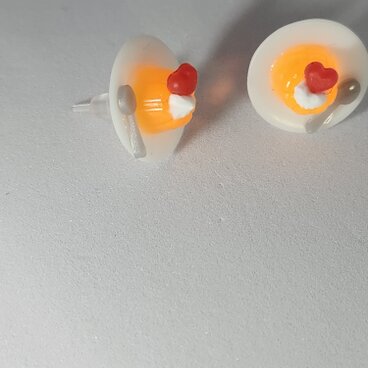 ポップなネオンカラーのゼリーのピアス（オレンジ）