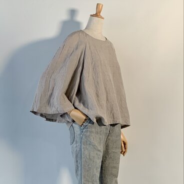 リネン　フレアスリーブのブラウス　ナチュラルカラー