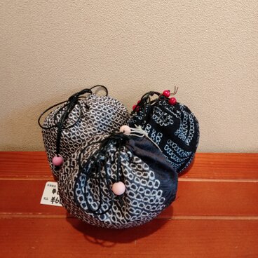 着物　絞りはまぐり巾着（ミニ）黒・紺系