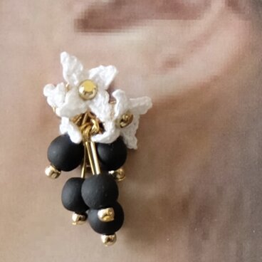 コショウノキの花のイヤリング