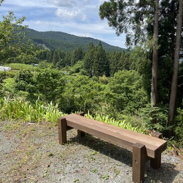 庭に映える、どっしり無垢の140cmガーデンベンチ 庭 木製 防腐処理