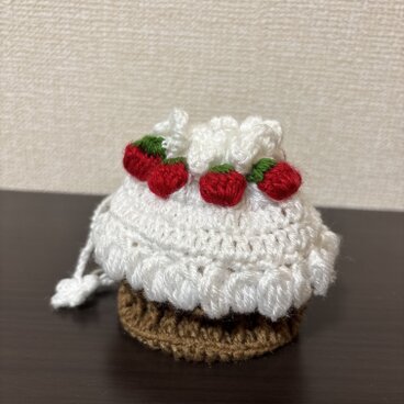 ミニいちごカップケーキの巾着袋 かぎ編み スイーツ プチギフト