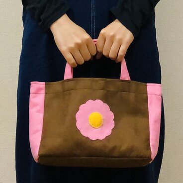 フェルトのミニトートバッグ　ブラウン×ピンク