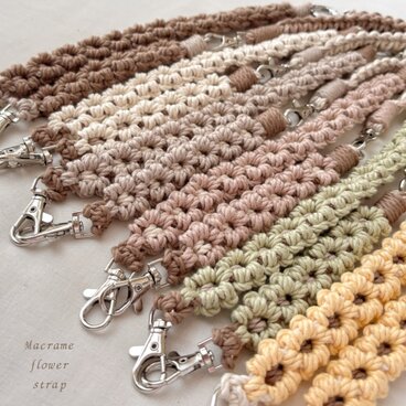 【選べるカラー】4way マクラメフラワースマホストラップ　フィンガー/ハンド/ネック/ショルダーストラップ