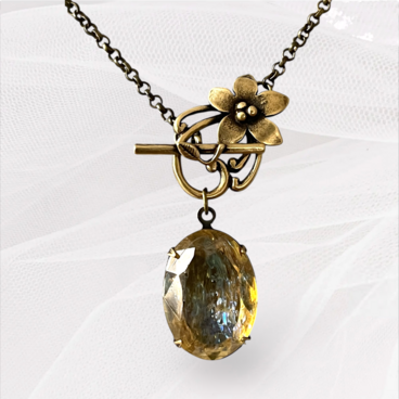 ヴィンテージ チェコガラス ネックレス 〜オーバル  シラーがきれいなイエロードラゴンブレス〜 JBB マンテル