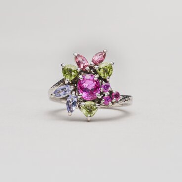 Pt900 ピンクサファイアと色石のブーケリング　