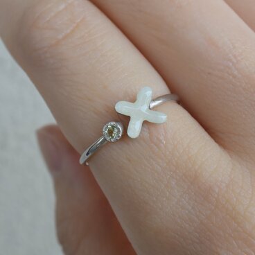 クロスリング　ミルクホワイト×ペリドット