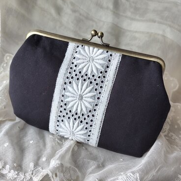 sale アンティークレース*黒グログラン*がま口