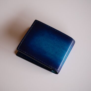 シンプル二つ折り財布　ヌメ革　紺　ネイビー　【深海の色】