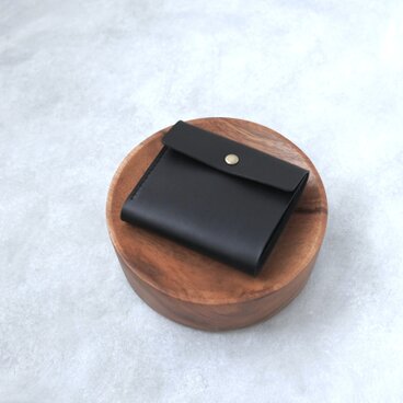 革の小さめ財布（ブラック） /　コンパクトなお財布