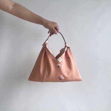 【1点もの】あずま袋 裏地付き ハンドバッグサイズ 絹 着物 桃色 & 綿麻 着物 薄黄（ヴィンテージ） AZH600