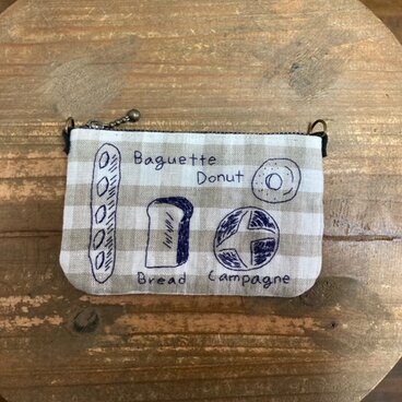 パン刺繍の小銭入れ
