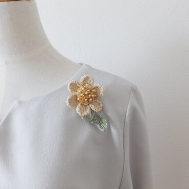 シルク・ニット花のブローチ　オレンジ系