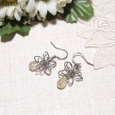 ステンレス金具に変更可* 大きなお花とルチルクォーツのしずくピアス　イヤリング