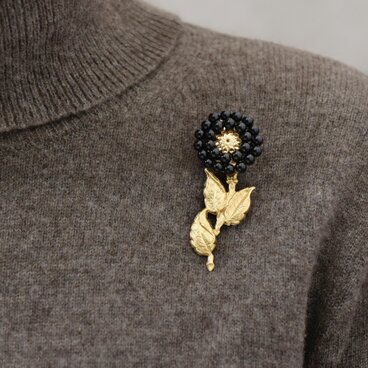 【ブローチ】アンティークレトロな一輪のお花 ・ 黒（ブラックオニキス）