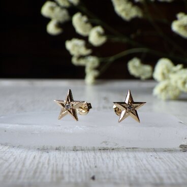 K10YG　星のスタッツダイアのピアス