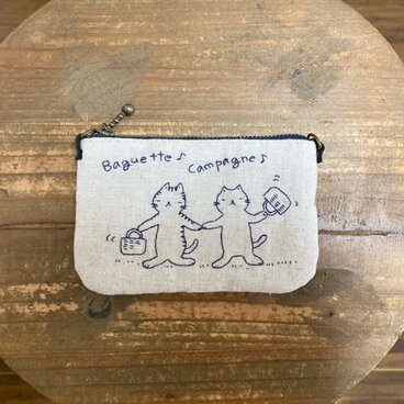 「猫母さんに頼まれて、いやいや買い物にいく猫兄弟」刺繍の小銭入れ