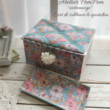 Pomlid Petite＊Ribbon Boîte（リボン仕立ての小箱）/ホワイトタッセル