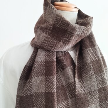 ヤクのヘリンボーンチェック柄マフラー