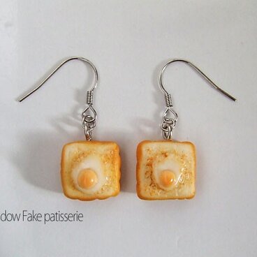 目玉焼きトーストのピアス