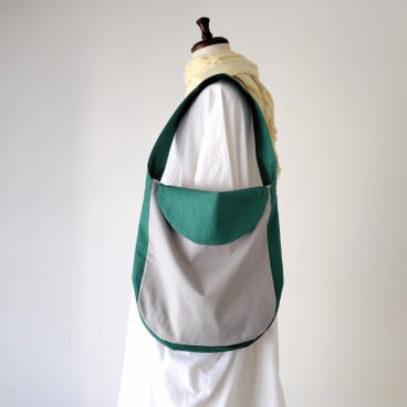 【情景バッグ】フラップワンショルダーバッグ／ライトグレー×グリーン