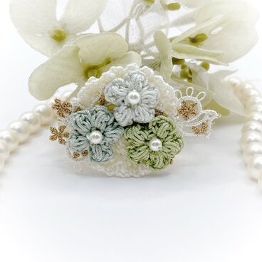 Kobana/小花のブーケブローチ/グリーン