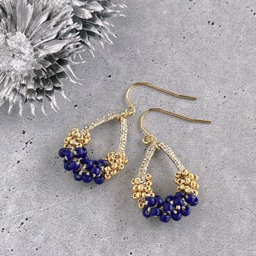 【ラメ糸の粒々シャイニーティアフレームピアスorイヤリング＊深みブルー】