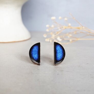 【TP-263】美濃焼 半月型 ピアス／イヤリング〈裏面レザー加工・桐箱入り〉