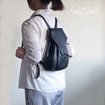 レディース ミニリュック 本革 レザーバックパック　小さめリュックサック・黒