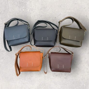 【新色追加】レザーフラップショルダーバッグS（ハンドメイド／コンパクト／マグネットボタン／幅広ストラップ）