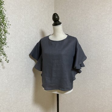 リネン100%のラッフルスリーブブラウス　ブルーグレー