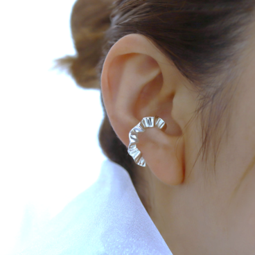 銀のフリル SV925イヤーカフ片耳用