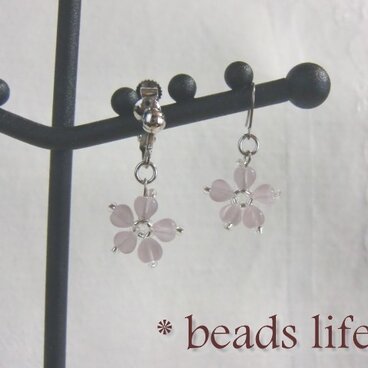 NO805◇キャッツアイで小花　薄紫　イヤリングorピアス