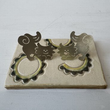 【ゴーヤー陶板付】おしりトントンしてほシーサー　真鍮置物　ペア　やちむん