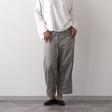 前ポケット、裾ピンタックパンツ／アイスグレー